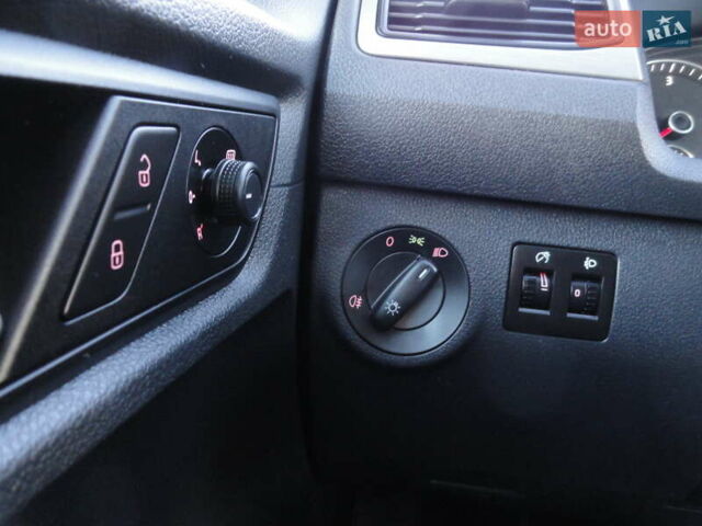 Червоний Фольксваген Кадді, об'ємом двигуна 2 л та пробігом 164 тис. км за 16450 $, фото 30 на Automoto.ua