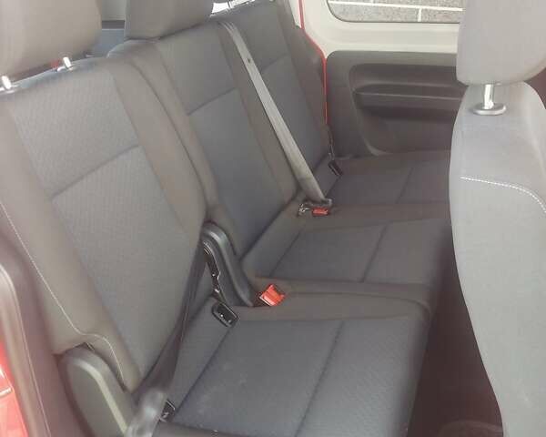 Красный Фольксваген Кадди, объемом двигателя 2 л и пробегом 296 тыс. км за 15500 $, фото 5 на Automoto.ua