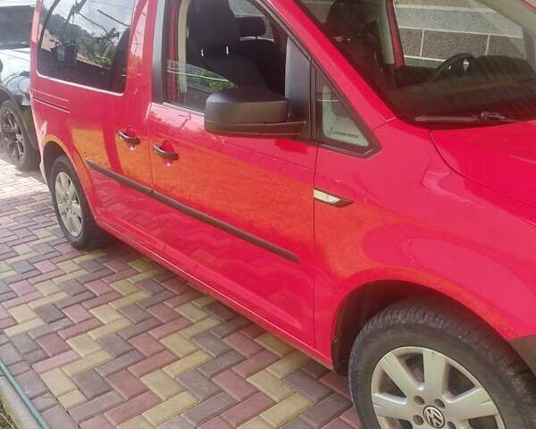Красный Фольксваген Кадди, объемом двигателя 2 л и пробегом 296 тыс. км за 15500 $, фото 3 на Automoto.ua