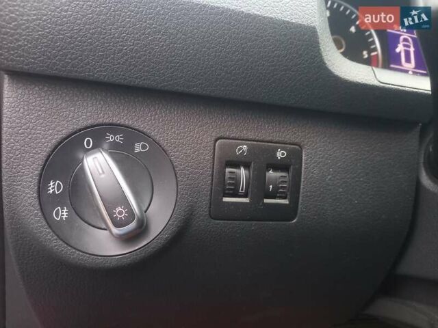 Красный Фольксваген Кадди, объемом двигателя 2 л и пробегом 226 тыс. км за 15200 $, фото 14 на Automoto.ua