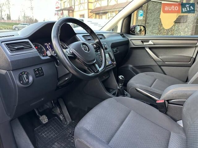 Красный Фольксваген Кадди, объемом двигателя 1.97 л и пробегом 218 тыс. км за 13550 $, фото 24 на Automoto.ua