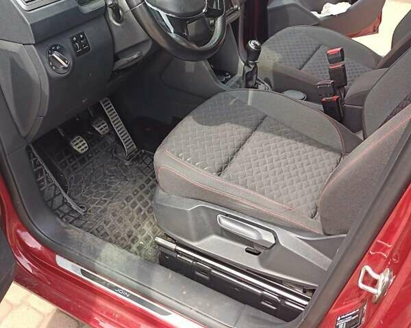 Красный Фольксваген Кадди, объемом двигателя 2 л и пробегом 128 тыс. км за 22000 $, фото 4 на Automoto.ua