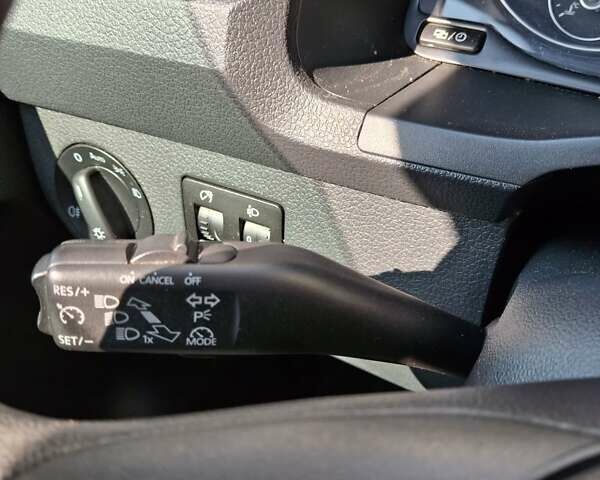 Красный Фольксваген Кадди, объемом двигателя 1.97 л и пробегом 184 тыс. км за 17700 $, фото 13 на Automoto.ua