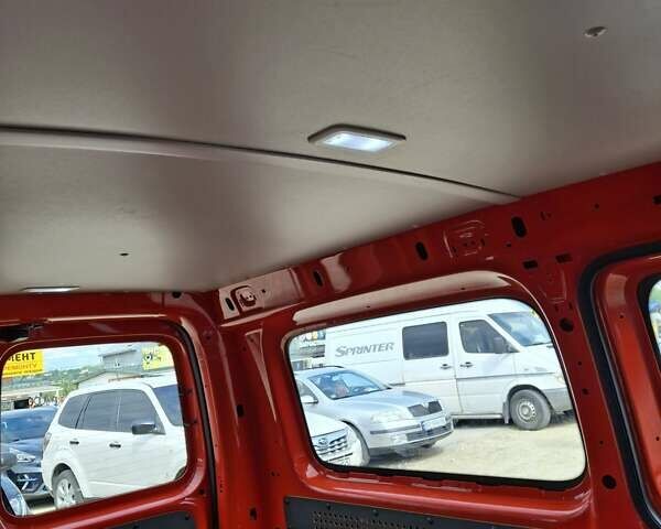 Красный Фольксваген Кадди, объемом двигателя 1.97 л и пробегом 184 тыс. км за 17700 $, фото 1 на Automoto.ua