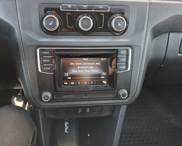 Красный Фольксваген Кадди, объемом двигателя 1.97 л и пробегом 184 тыс. км за 17700 $, фото 10 на Automoto.ua