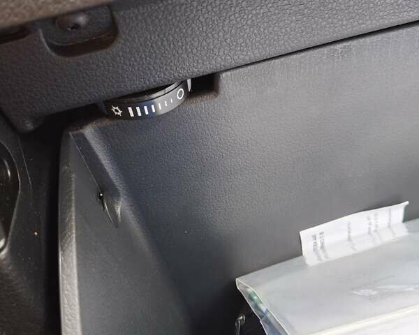 Красный Фольксваген Кадди, объемом двигателя 1.97 л и пробегом 184 тыс. км за 17700 $, фото 16 на Automoto.ua