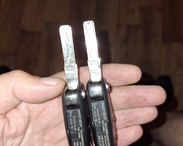 Красный Фольксваген Кадди, объемом двигателя 1.97 л и пробегом 184 тыс. км за 17700 $, фото 9 на Automoto.ua