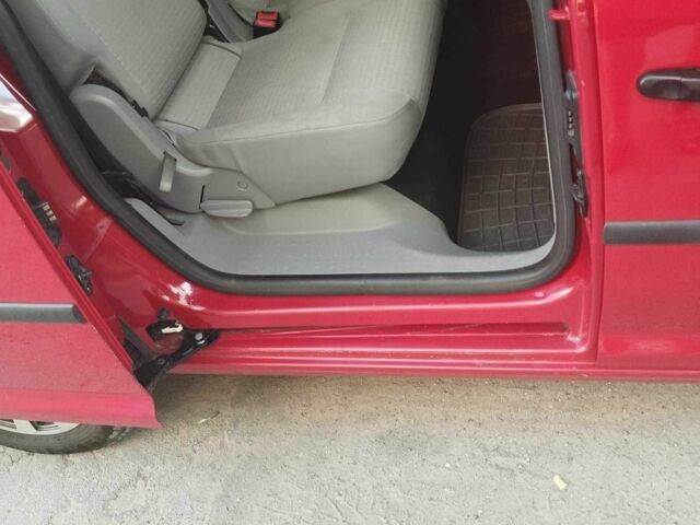 Фольксваген Кадди 2010 в Виннице на Automoto.ua Красный Фольксваген Кадди, объемом двигателя 1.6 л и пробегом 280 тыс. км за 7650 $, фото 22 на Automoto.ua