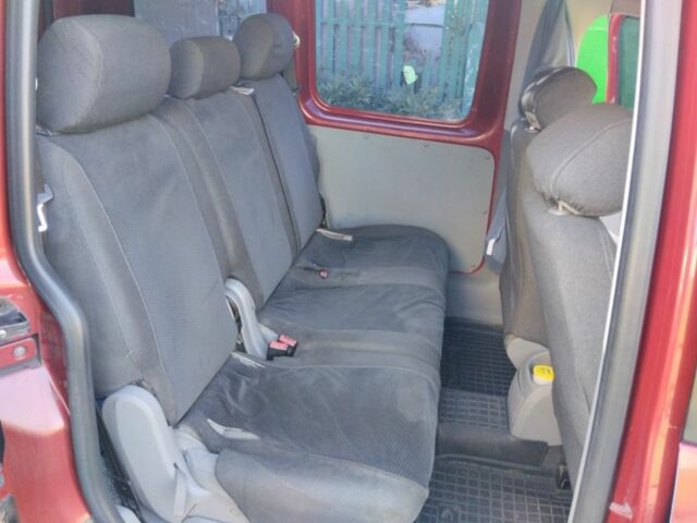 Красный Фольксваген Кадди, объемом двигателя 1.6 л и пробегом 405 тыс. км за 4900 $, фото 7 на Automoto.ua