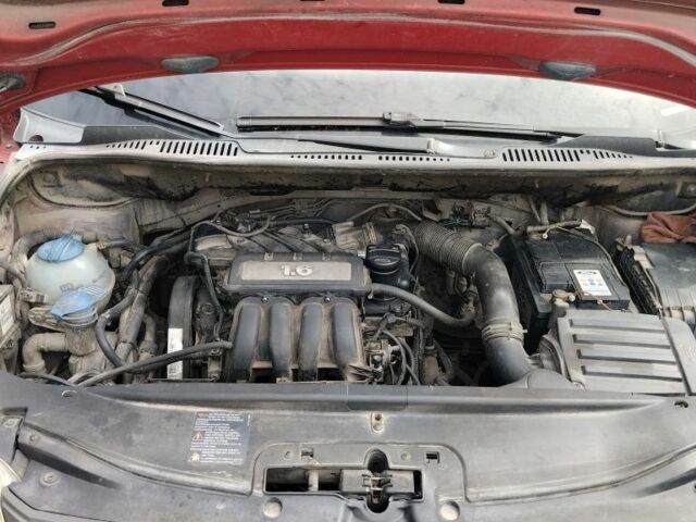 Красный Фольксваген Кадди, объемом двигателя 1.6 л и пробегом 405 тыс. км за 4900 $, фото 5 на Automoto.ua