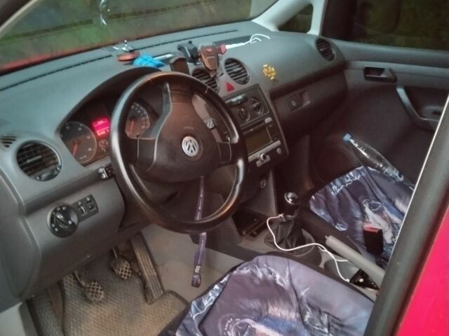 Красный Фольксваген Кадди, объемом двигателя 1.9 л и пробегом 431 тыс. км за 6500 $, фото 4 на Automoto.ua