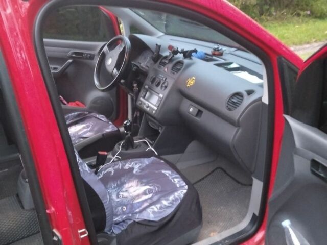 Красный Фольксваген Кадди, объемом двигателя 1.9 л и пробегом 431 тыс. км за 6500 $, фото 2 на Automoto.ua