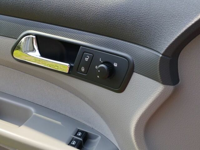 Красный Фольксваген Кадди, объемом двигателя 1.4 л и пробегом 297 тыс. км за 5900 $, фото 12 на Automoto.ua