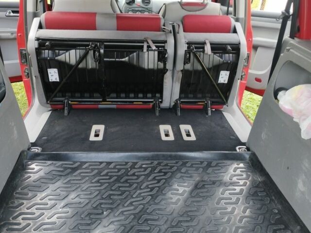 Красный Фольксваген Кадди, объемом двигателя 1.4 л и пробегом 297 тыс. км за 5900 $, фото 6 на Automoto.ua