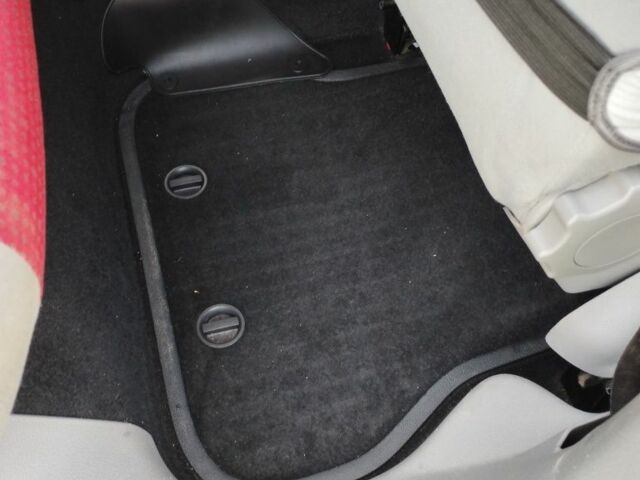 Красный Фольксваген Кадди, объемом двигателя 1.4 л и пробегом 297 тыс. км за 5900 $, фото 9 на Automoto.ua