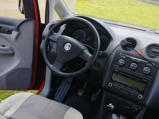 Красный Фольксваген Кадди, объемом двигателя 1.4 л и пробегом 297 тыс. км за 5900 $, фото 3 на Automoto.ua