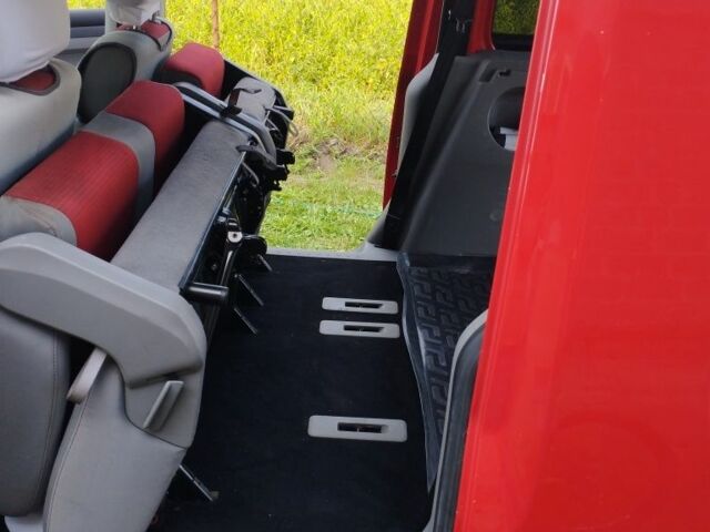 Красный Фольксваген Кадди, объемом двигателя 1.4 л и пробегом 297 тыс. км за 5900 $, фото 7 на Automoto.ua