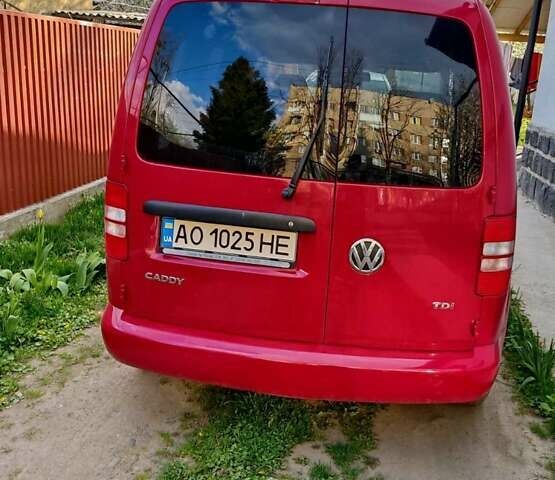 Красный Фольксваген Кадди, объемом двигателя 1.6 л и пробегом 226 тыс. км за 9450 $, фото 1 на Automoto.ua