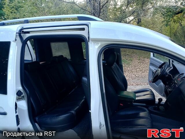 Фольксваген Кадди, объемом двигателя 1.9 л и пробегом 325 тыс. км за 5700 $, фото 8 на Automoto.ua