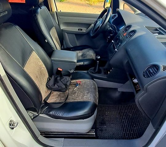 Фольксваген Кадді, об'ємом двигуна 2 л та пробігом 300 тис. км за 5200 $, фото 2 на Automoto.ua