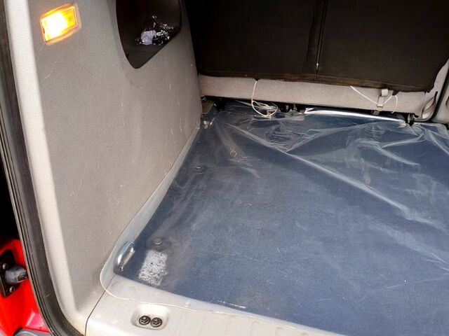 Фольксваген Кадди, объемом двигателя 2 л и пробегом 188 тыс. км за 8800 $, фото 6 на Automoto.ua