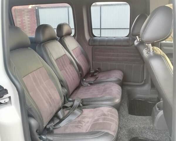 Фольксваген Кадди, объемом двигателя 1.6 л и пробегом 193 тыс. км за 11800 $, фото 4 на Automoto.ua