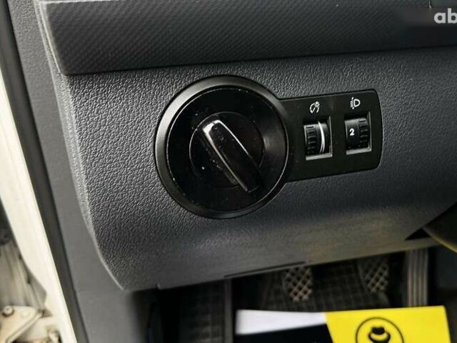 Фольксваген Кадди, объемом двигателя 1.6 л и пробегом 391 тыс. км за 7600 $, фото 12 на Automoto.ua