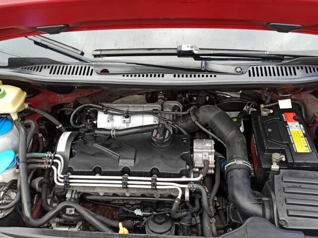 Красный Фольксваген Кадди пасс., объемом двигателя 1.96 л и пробегом 324 тыс. км за 6600 $, фото 4 на Automoto.ua