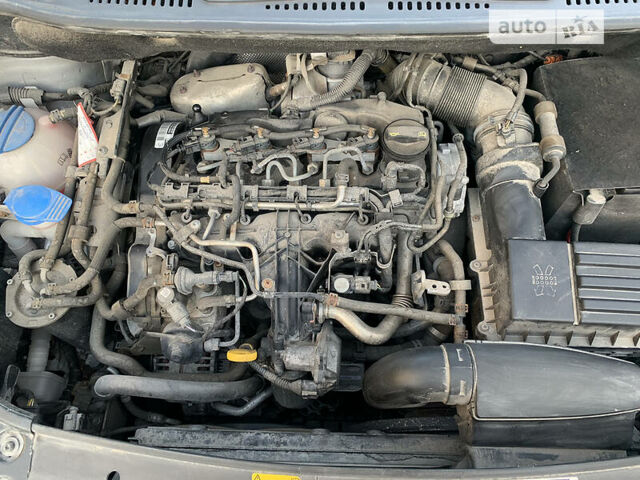 Серый Фольксваген Кадди пасс., объемом двигателя 2 л и пробегом 223 тыс. км за 13900 $, фото 15 на Automoto.ua