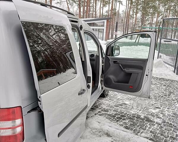 Сірий Фольксваген Caddy пасс., об'ємом двигуна 1.6 л та пробігом 212 тис. км за 9099 $, фото 7 на Automoto.ua