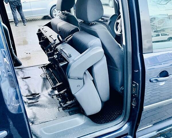 Синій Фольксваген Caddy пасс., об'ємом двигуна 1.6 л та пробігом 192 тис. км за 10800 $, фото 8 на Automoto.ua