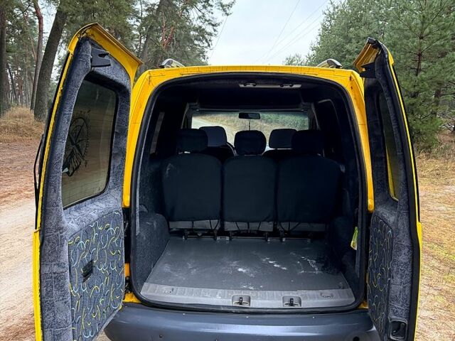 Желтый Фольксваген Кадди, объемом двигателя 2 л и пробегом 218 тыс. км за 5450 $, фото 2 на Automoto.ua