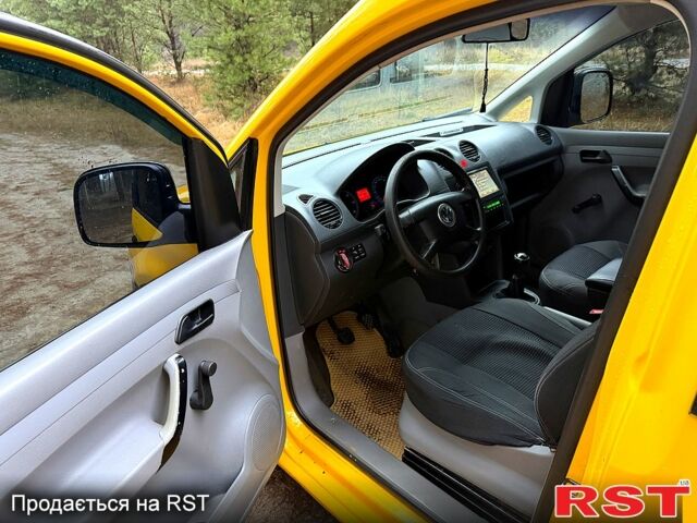 Желтый Фольксваген Кадди, объемом двигателя 2 л и пробегом 218 тыс. км за 5450 $, фото 6 на Automoto.ua