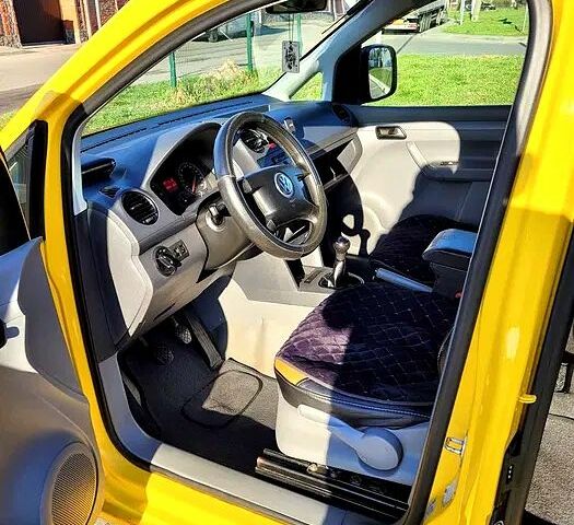 Желтый Фольксваген Кадди, объемом двигателя 2 л и пробегом 325 тыс. км за 5700 $, фото 7 на Automoto.ua