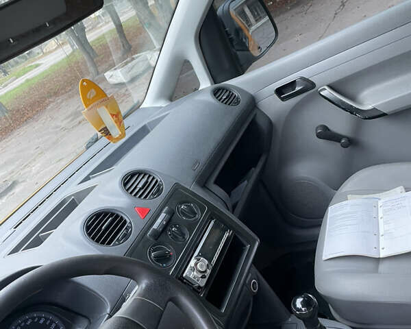 Желтый Фольксваген Кадди, объемом двигателя 1.97 л и пробегом 250 тыс. км за 5000 $, фото 16 на Automoto.ua