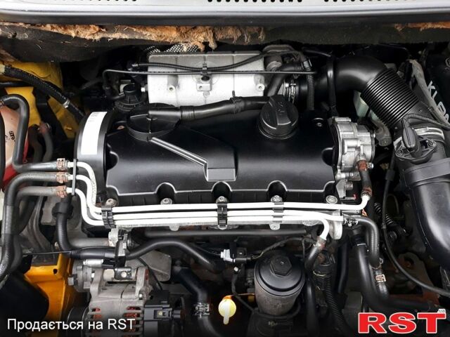 Желтый Фольксваген Кадди, объемом двигателя 2 л и пробегом 300 тыс. км за 4750 $, фото 8 на Automoto.ua