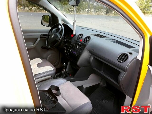 Желтый Фольксваген Кадди, объемом двигателя 2 л и пробегом 300 тыс. км за 4750 $, фото 3 на Automoto.ua