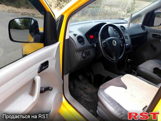 Желтый Фольксваген Кадди, объемом двигателя 2 л и пробегом 300 тыс. км за 4750 $, фото 7 на Automoto.ua