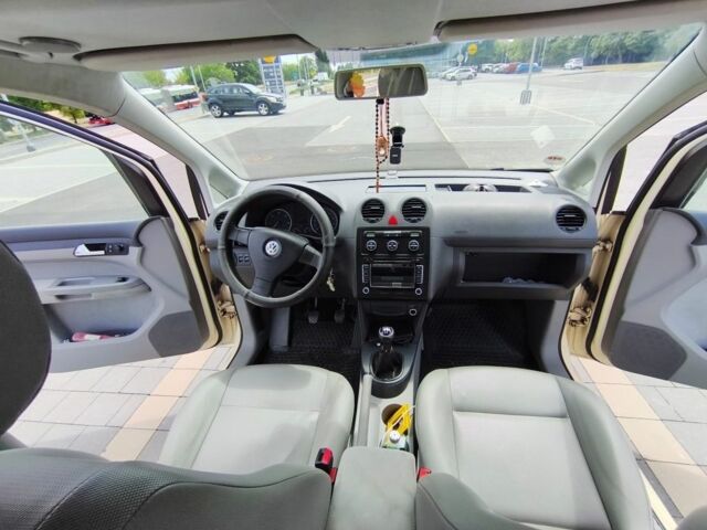 Жовтий Фольксваген Кадді, об'ємом двигуна 1.9 л та пробігом 320 тис. км за 8999 $, фото 2 на Automoto.ua