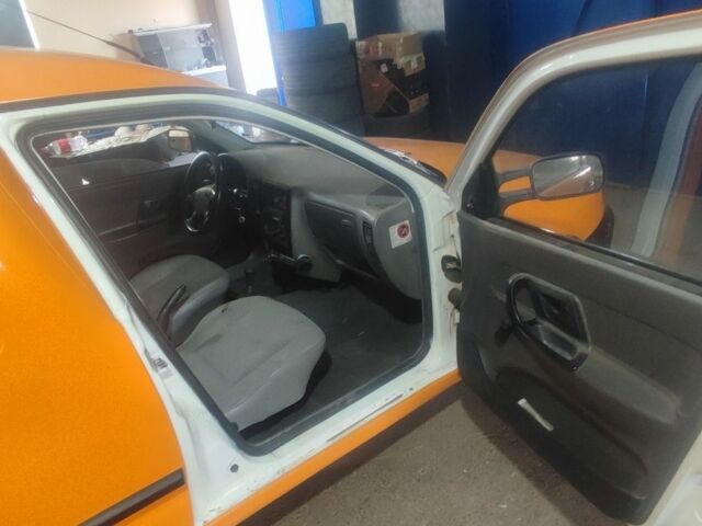 Жовтий Фольксваген Кадді, об'ємом двигуна 1.9 л та пробігом 140 тис. км за 2550 $, фото 3 на Automoto.ua