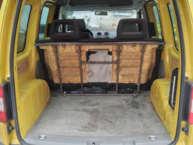 Желтый Фольксваген Кадди, объемом двигателя 2 л и пробегом 204 тыс. км за 4800 $, фото 6 на Automoto.ua