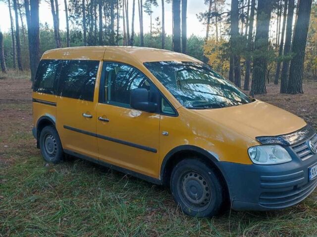 Желтый Фольксваген Кадди, объемом двигателя 2 л и пробегом 315 тыс. км за 4000 $, фото 6 на Automoto.ua