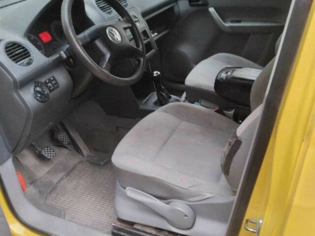 Желтый Фольксваген Кадди, объемом двигателя 2 л и пробегом 204 тыс. км за 4800 $, фото 8 на Automoto.ua