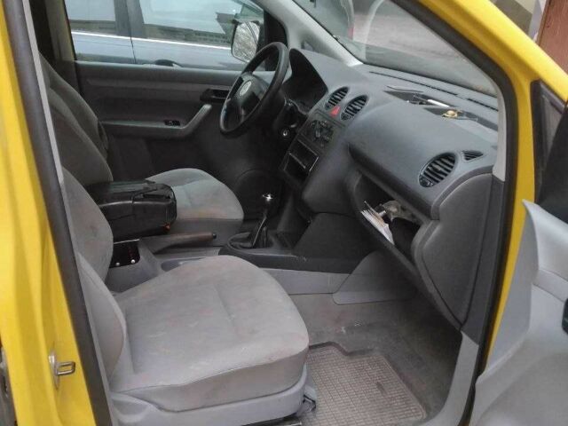 Желтый Фольксваген Кадди, объемом двигателя 2 л и пробегом 204 тыс. км за 4800 $, фото 5 на Automoto.ua