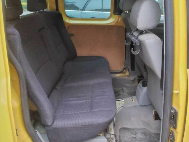 Желтый Фольксваген Кадди, объемом двигателя 2 л и пробегом 204 тыс. км за 4800 $, фото 4 на Automoto.ua