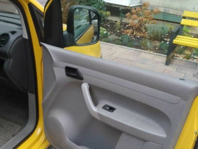 Желтый Фольксваген Кадди, объемом двигателя 2 л и пробегом 204 тыс. км за 4800 $, фото 7 на Automoto.ua