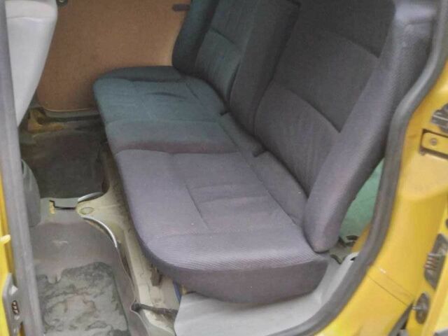 Желтый Фольксваген Кадди, объемом двигателя 2 л и пробегом 204 тыс. км за 4800 $, фото 3 на Automoto.ua