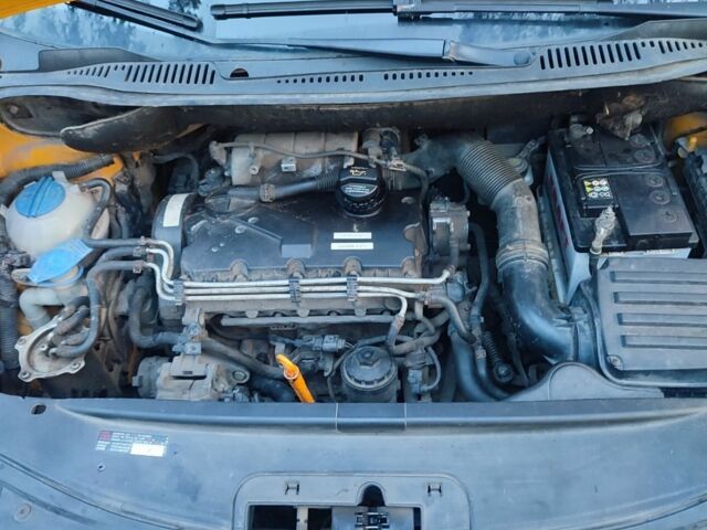 Желтый Фольксваген Кадди, объемом двигателя 2 л и пробегом 315 тыс. км за 4000 $, фото 3 на Automoto.ua