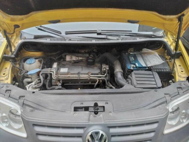 Желтый Фольксваген Кадди, объемом двигателя 2 л и пробегом 204 тыс. км за 4800 $, фото 2 на Automoto.ua