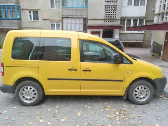 Желтый Фольксваген Кадди, объемом двигателя 2 л и пробегом 204 тыс. км за 4800 $, фото 1 на Automoto.ua